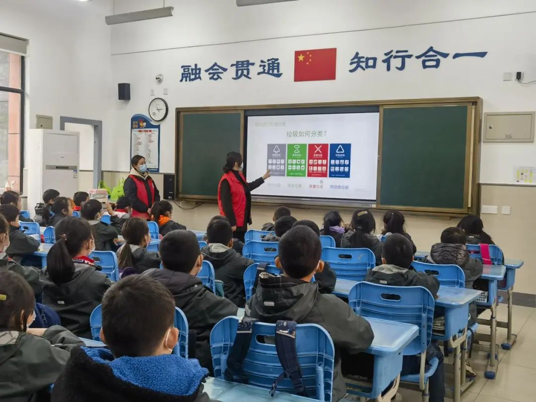 華展貓先生，垃圾分類項(xiàng)目活動(dòng)現(xiàn)場(chǎng)，智能垃圾分類廠家.jpg