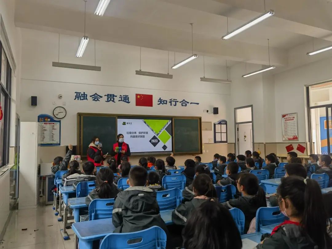 華展貓先生，垃圾分類項(xiàng)目活動(dòng)現(xiàn)場(chǎng)，智能垃圾分類廠家.jpg